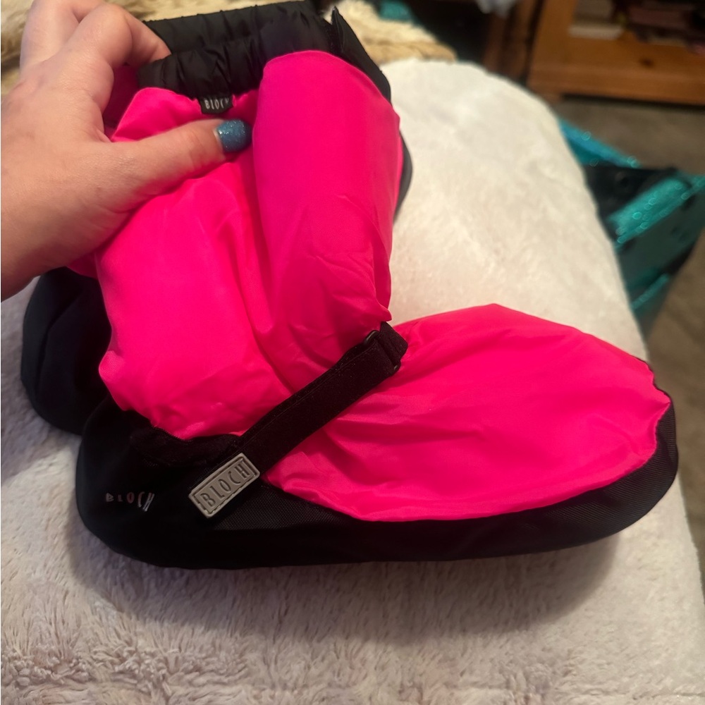 Linna and Max Bloch warm up booties adult small